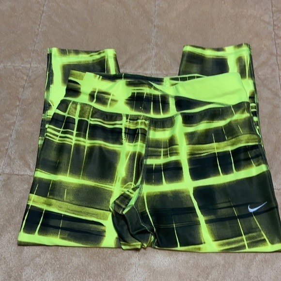 Nike Dri Fit drawstring waist running Capri - Picture 3 of 12